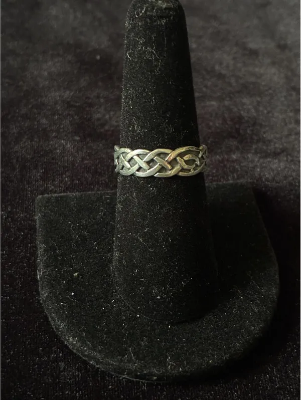 Endless Celtic knot band ring .925 sterling silver Size 7.5 - Image 2