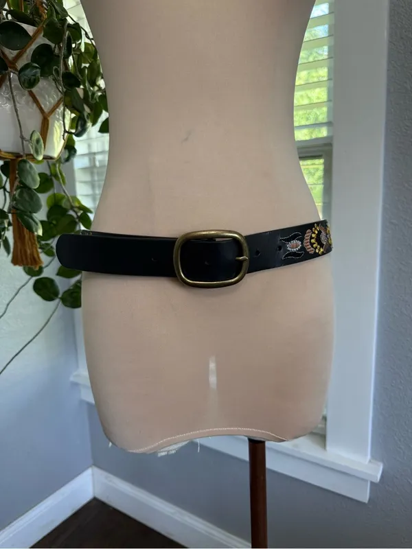 NWT Lucky Brand Sequin Beaded Floral Leather Belt Size Medium - Image 2