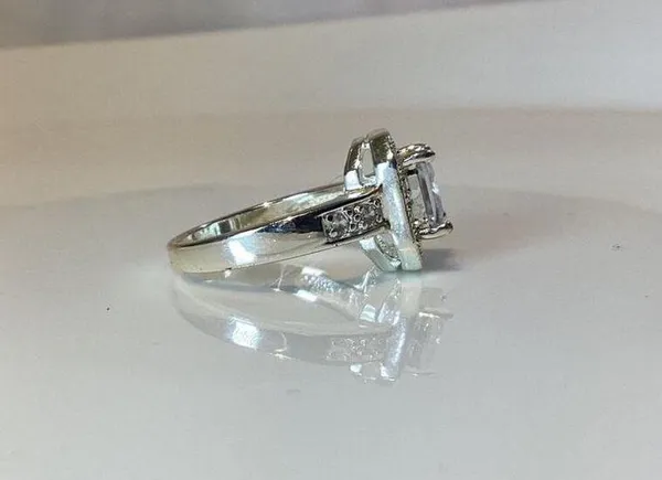 Silver Toned Crystal Ring - Image 3