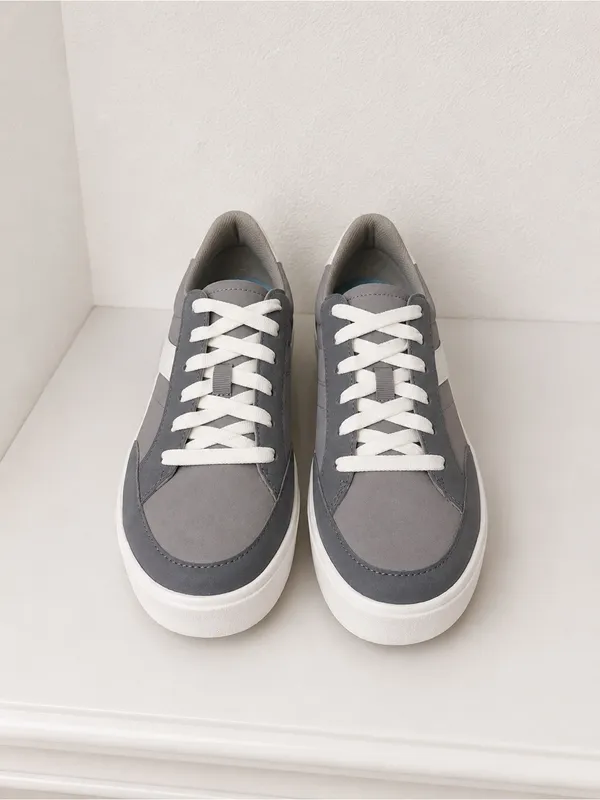 Dr. Scholl's Madison Platform Sneaker Low-Top Sneakers in Light Gray and White - Image 3