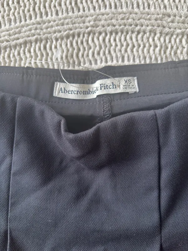 Abercrombie NWOT black pleated mini skirt XS - Image 3