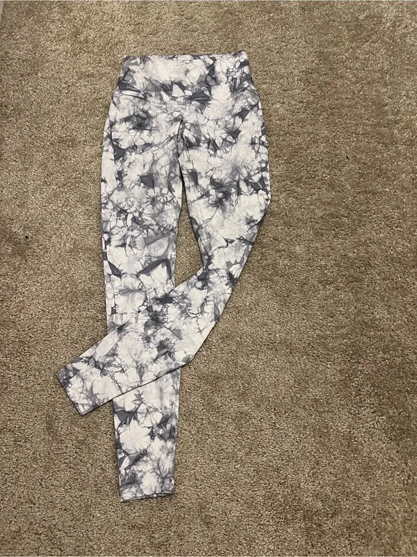 Lululemon wunder under high rise tight shibori 28” Sz 4 - Image 9