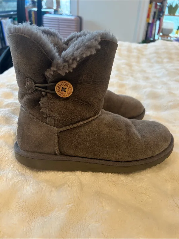 UGG Charcoal Suede Shearling Button Boot Gray Size 6 - Image 3