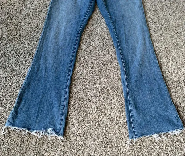 Tommy Hilfiger Women's Flare Jeans Raw Hem Size 6 - Image 4
