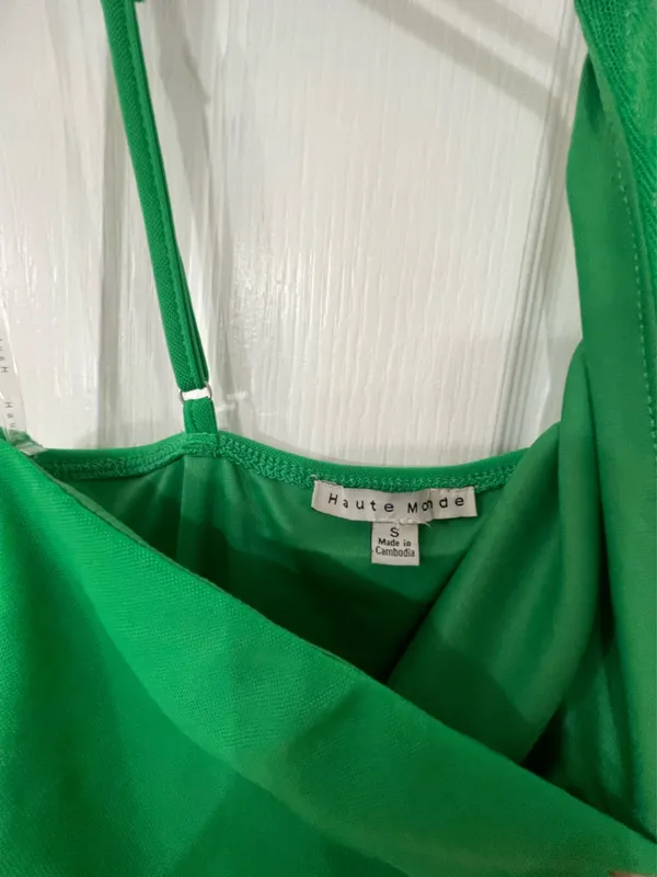 Elegant Green Evening Dress - Image 8