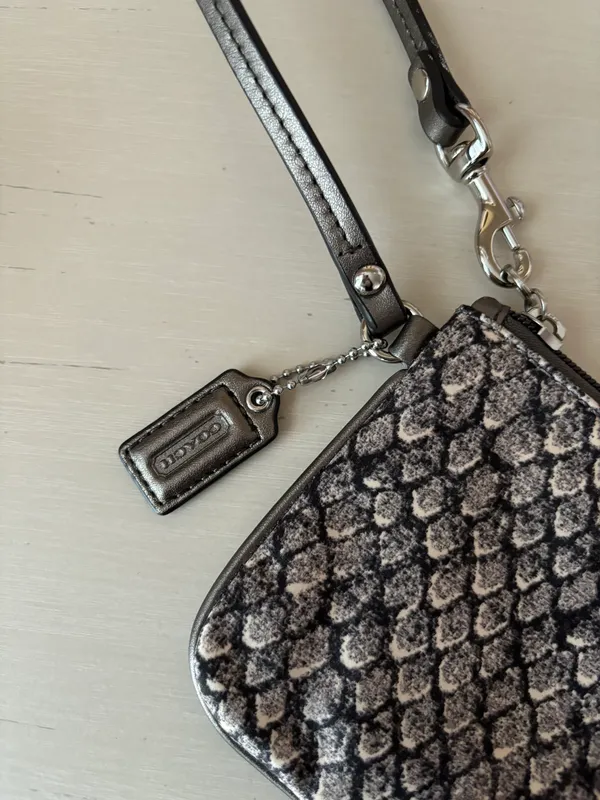 animal print alligator wristlet wallet - Image 5