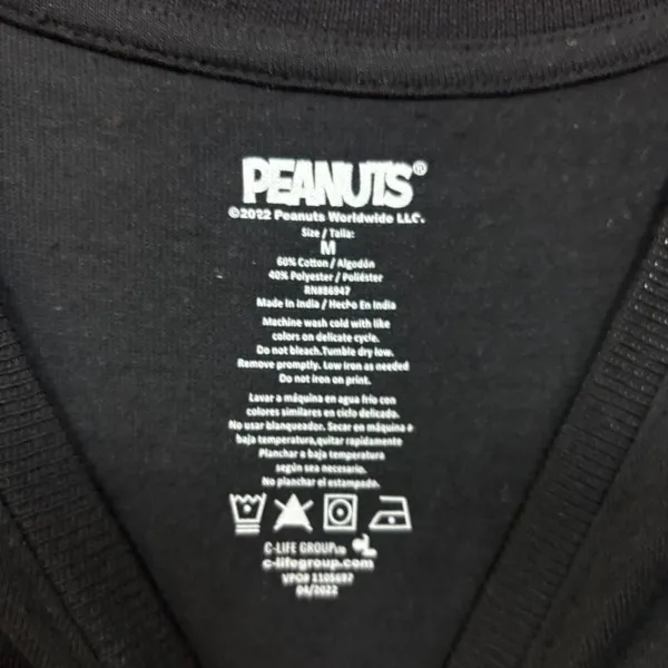 Peanuts the great pumpkins Tshirt size medium  - Image 4