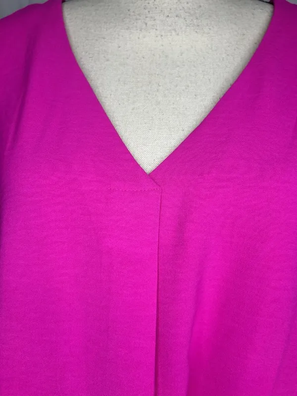 NWT Jodifl Women's Blouse Sz M Hot Pink Short Sleeves V Neck NEW Lightweight - Image 3