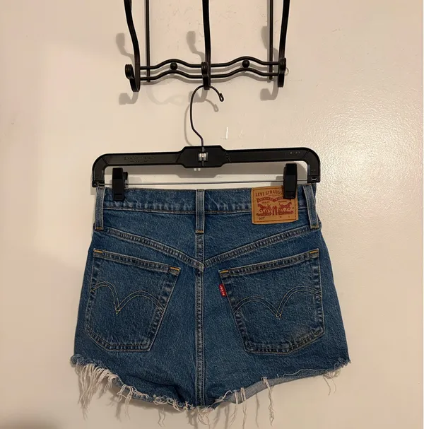 Levi’s High Rise Medium Wash Button Fly 501 Cut Off Shorts 26 - Image 5