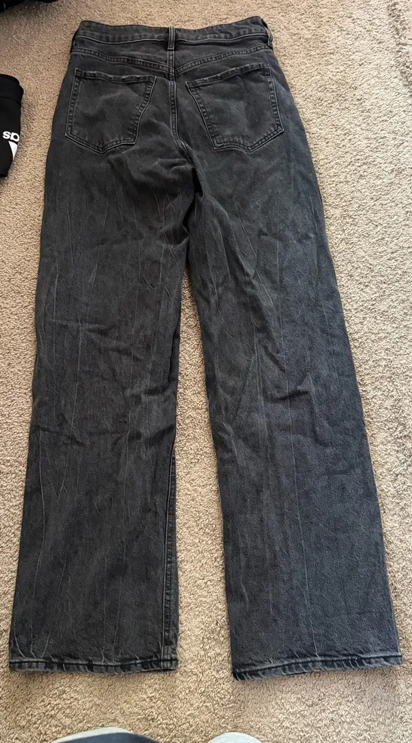 High-Rise Old Navy Jeans - Image 3