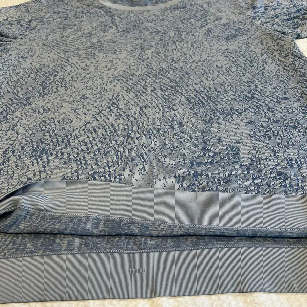 Lululemon Swiftly Breathe Short Sleeve L/XL women - Image 4