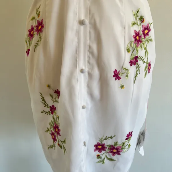 Design White Floral Embroidered Belted Mini Dress - Image 8