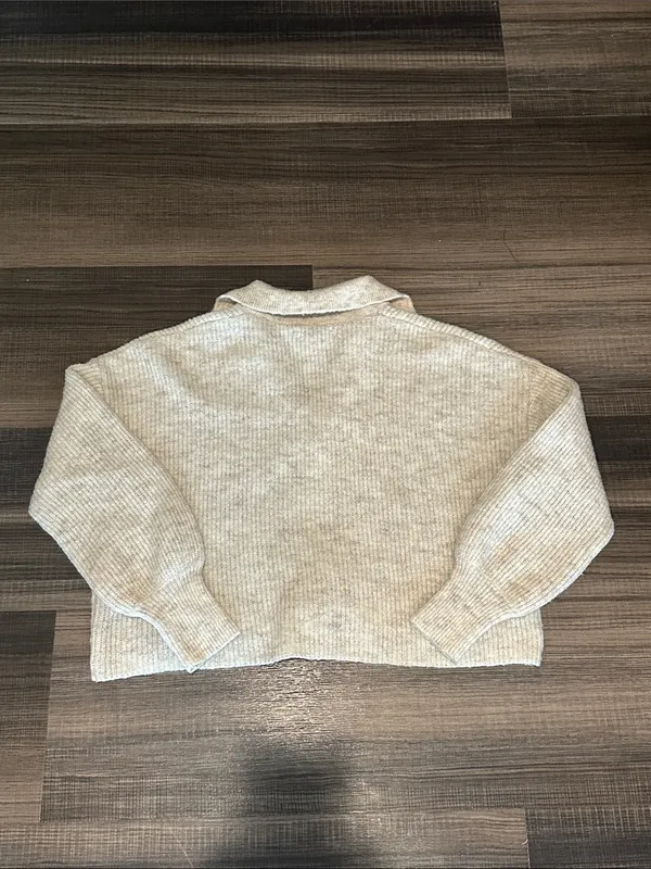 Sincerely Jules Cream Ribbed V-Neck Cropped Sweater - Image 3