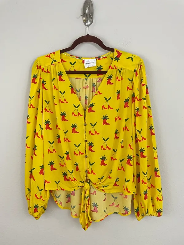 Anthropologie x Kendra‎ Dandy Strawberry and Cherry Print Knot Front Top Size 8 - Image 3