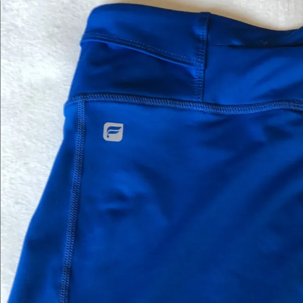 Fabletics Cropped Zippered Pocket Leggings - Image 6