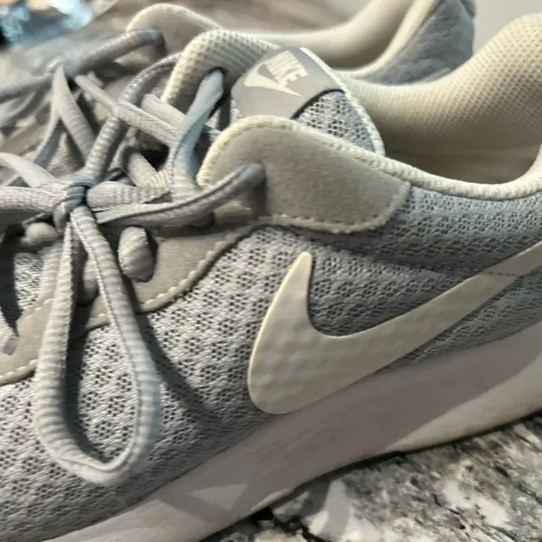 Nike Women's Gray Sneakers - Image 4