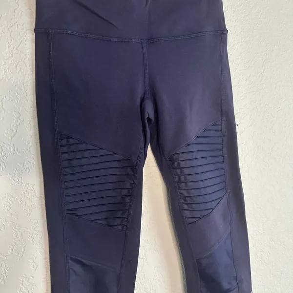Alo Yoga Navy Blue Moto Leggings Mesh Panels Pilates Yoga Relaxation Loungewear - Image 2