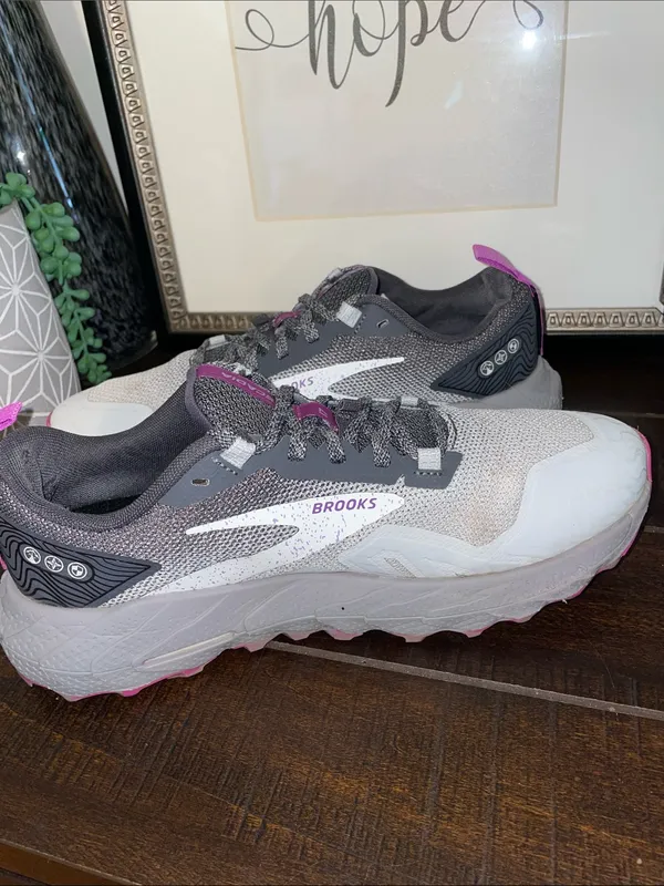 Brooks Cascadia 17 Trail Running Shoes Size 8 Oyster/Blackened Pearl/ Purple - Image 8