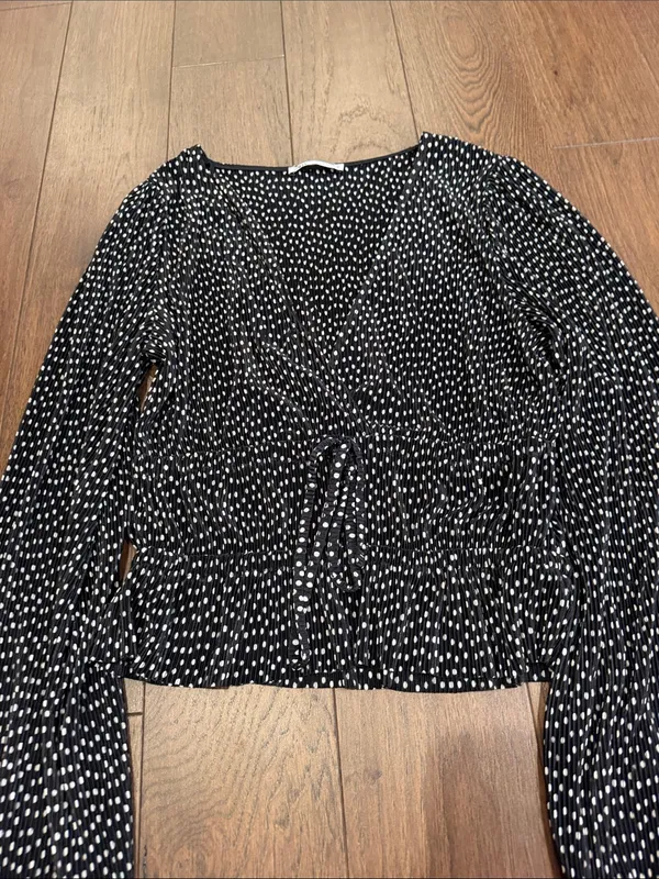 Zara Polka Dot Pleated Long Sleeve V-Neck Top Medium - C30-150 - Image 3