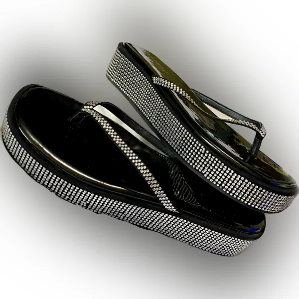 Brand New Never Worn Cape Robbin Rinestoned flip flops Size 10 - Image 6