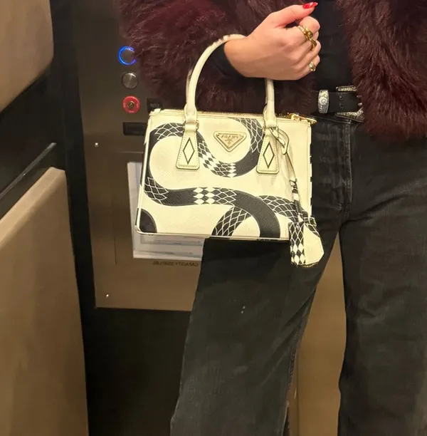 Prada white leather bag with black snack  - Image 4
