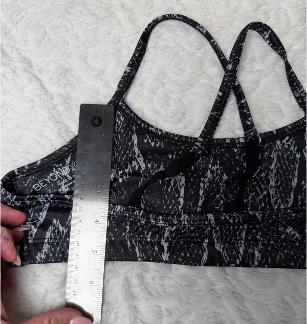 Beyond Yoga Snake Skin Criss Cross black yoga top small - Image 7