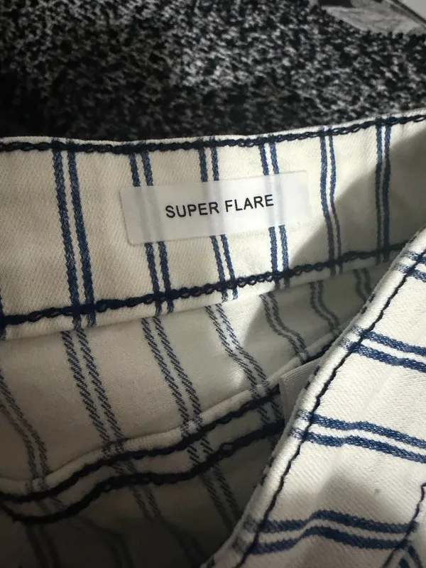 Judy Blue high-waist white blue pinstripe super flare jeans raw hem size 30. - Image 8