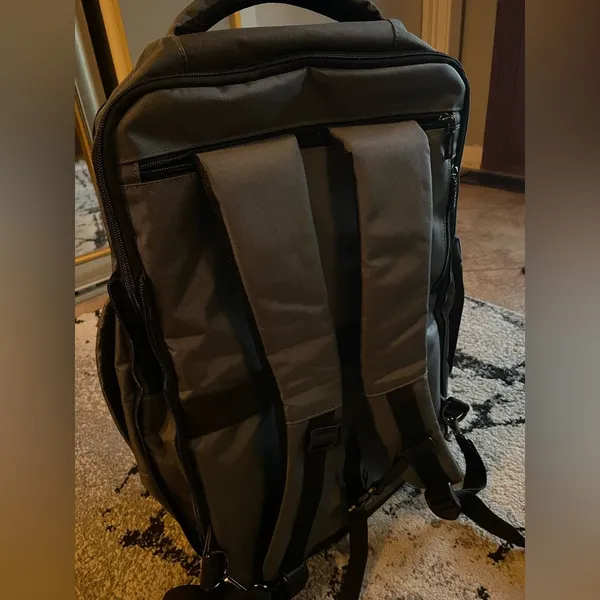 ⚠️ SOLD ⚠️Travel backpack Gray - Image 5