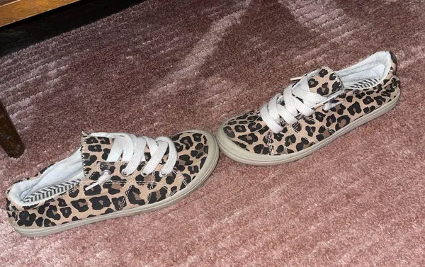 Soda Leopard Print Women's Slip-On Sneakers - Image 3