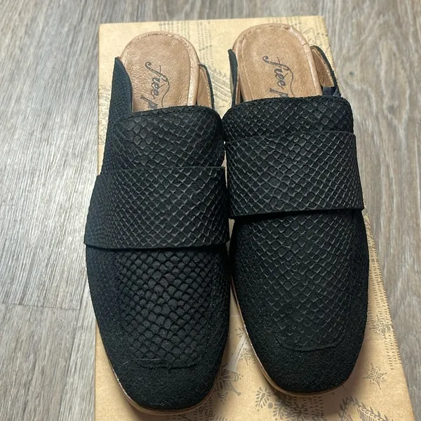 Free People “At Ease” Crocodile Print Leather Loafers/Mules Size 5.5 - Image 8