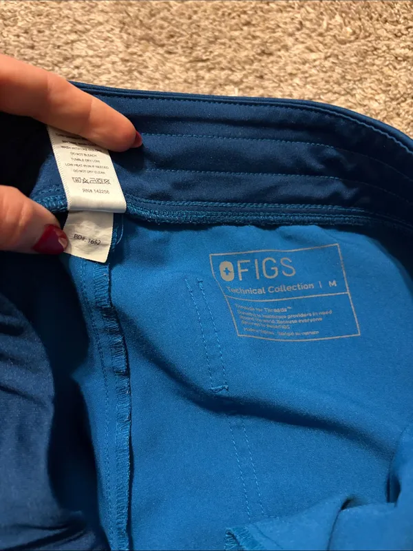 Figs Women’s Blue Alps Catarina One Pocket Scrub Top & Zamora‎ Joggers Medium - Image 10