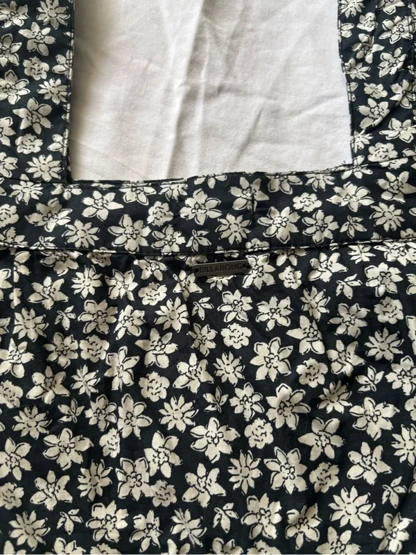 Billabong Black White Ditsy Floral Puff Sleeve Mini Dress Size Small - Image 5