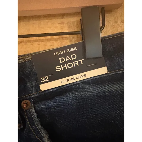 Abercrombie & Fitch Curve Love High Rise Dad Short 32 Dark Wash Floral - Image 2