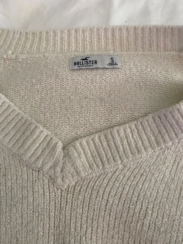 Hollister Cropped Sweater - Image 3