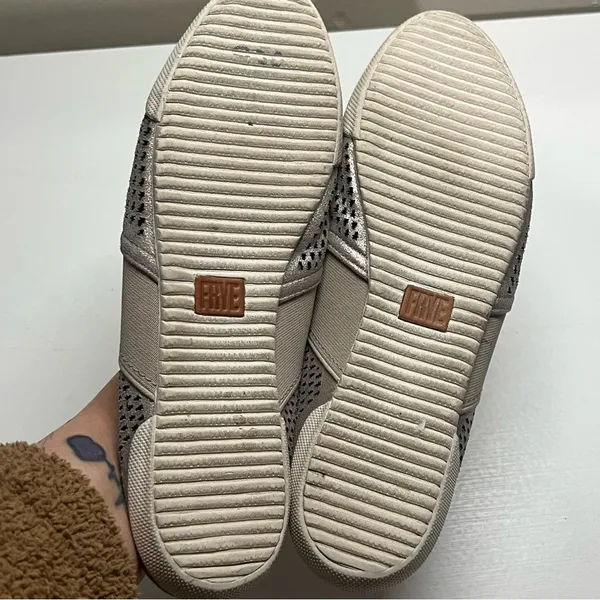 FRYE‎ Melanie Perforated Slip On Mules 9M Casual Chic Minimalist Neutral Comfort - Image 9