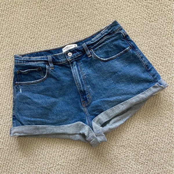 Abercrombie & Fitch The Mom Short High Rise Curve Love Cuffed Jean Size 14 VEUC - Image 4