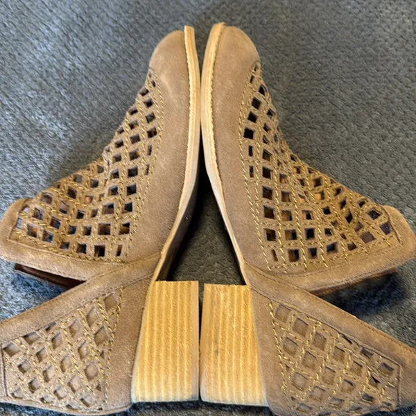 Jeffrey Campbell Tan Perforated Suede Block Heel Ankle‎ Boots Size 8 - Image 7
