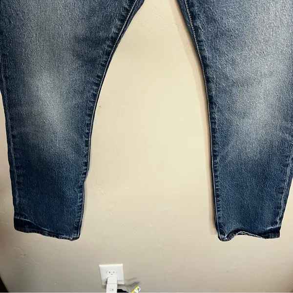 Levi’s 502’s‎ Woman’s Premium Quality High Rise Tapered Jeans - Image 5