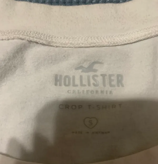 Hollister Short Sleeve Cropped Tshirt - Image 2