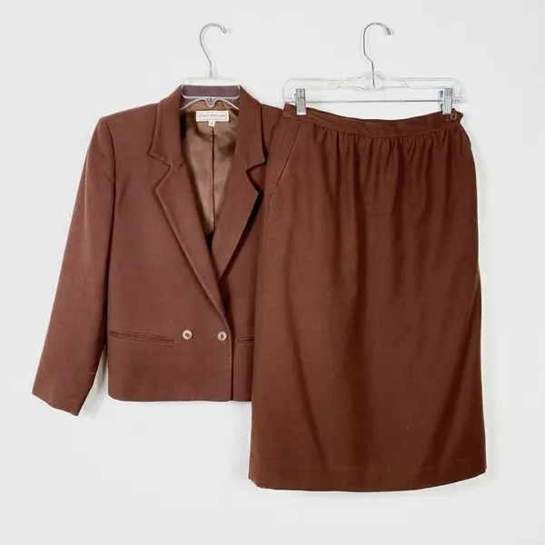 Vintage Jones New York Brown Professional Workwear Blazer & Skirt Suit - Image 4