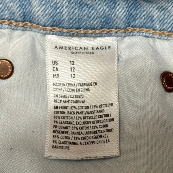 American Eagle Denim Shorts Relaxed Cut Off Size 12 Light‎ Wash - Image 4