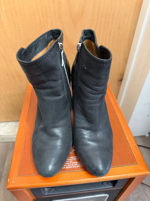 Coach Hanni Black Signature Embossed Booties - Side Zipper Closure. Size: 9.5 - Image 4