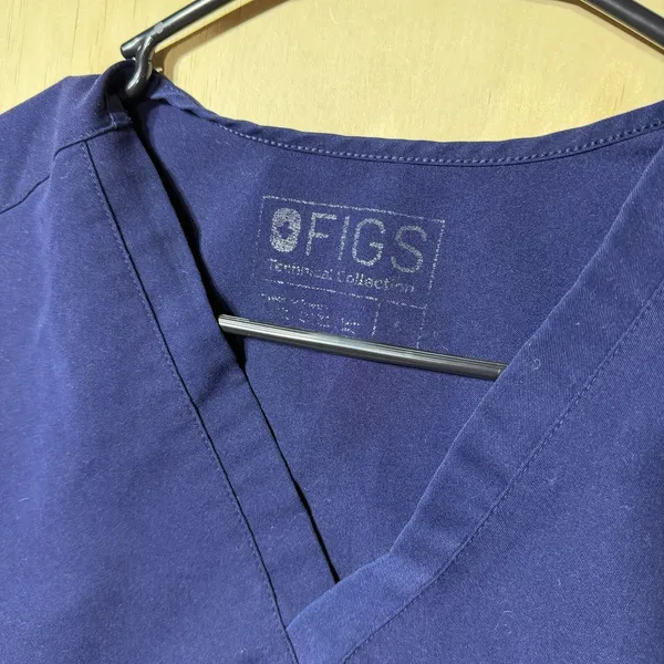 FIGS Catarina Women's Medium Navy Blue Scrub Top V Neck One Pocket Medical Nurse - Image 3
