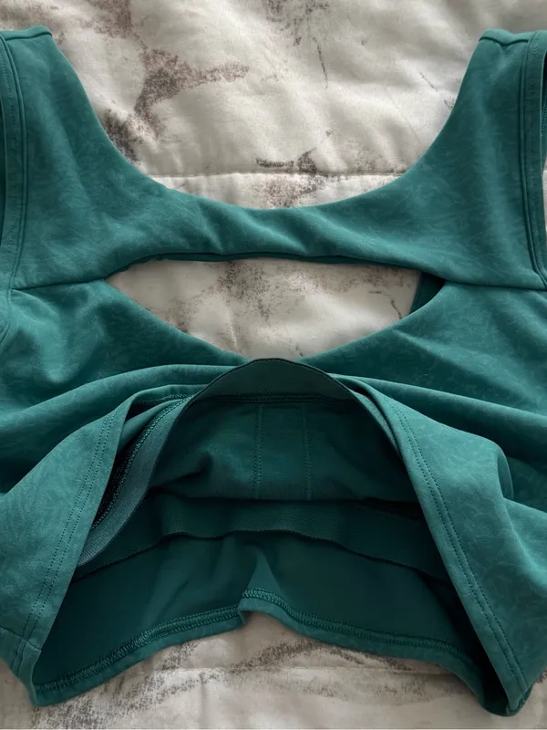 Lululemon Everlux cut out teal lagoon medium support train bra, size 6 athletic - Image 11
