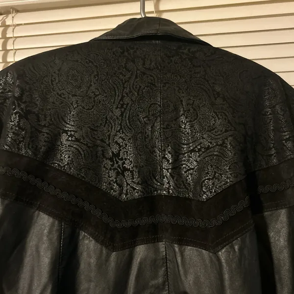 Vintage C-lll women’s trench coat - Image 7