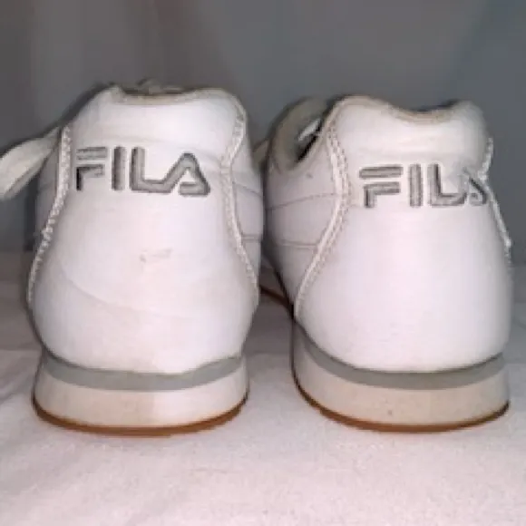 Fila sneakers size 7.5 women’s in white - Image 3