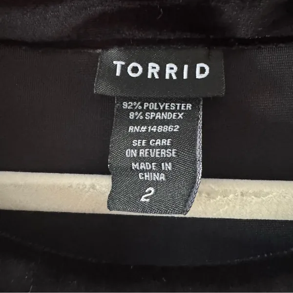 Torrid V Neck Keyhole Tank Top Women’s Size 2 Black Velvet Office Dressy Elegant - Image 3
