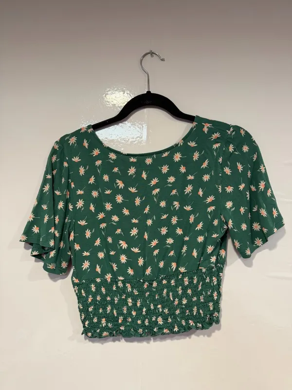 Green and white floral soft American‎ Eagle tie front crop top - Image 4
