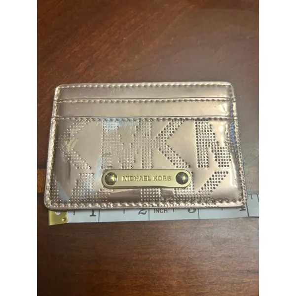 Rose gold discolored scratched Michael kors card holder - Image 4