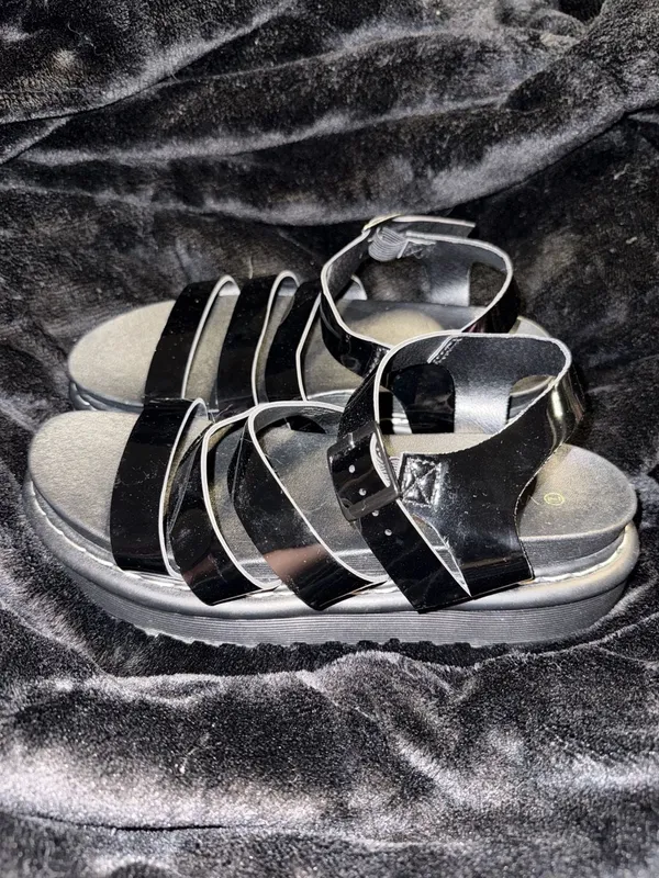 Viapipa Black Patent Strappy Platform Sandals Size 7 - Image 4